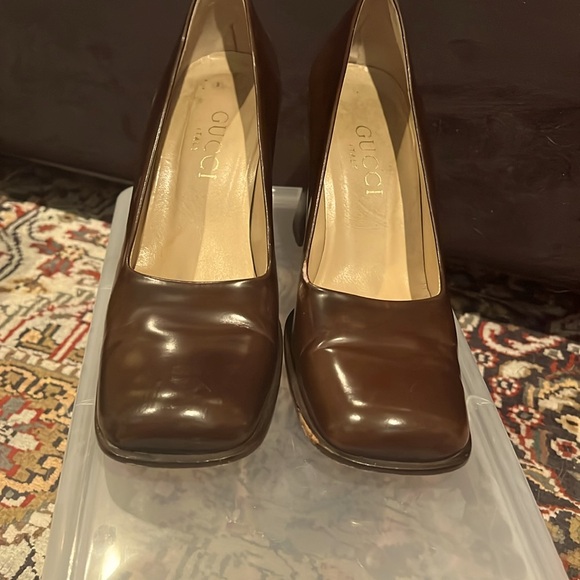 GUCCI leather pumps